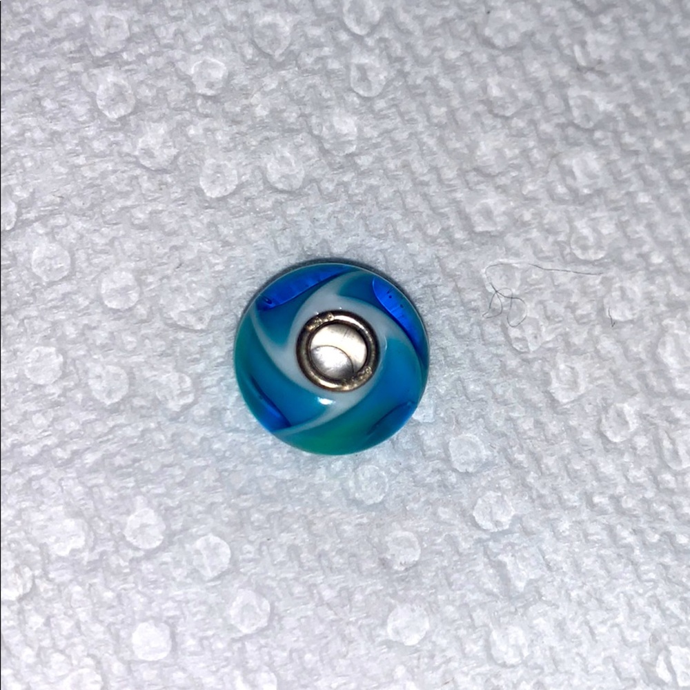 Trollbead Aqua shell pattern